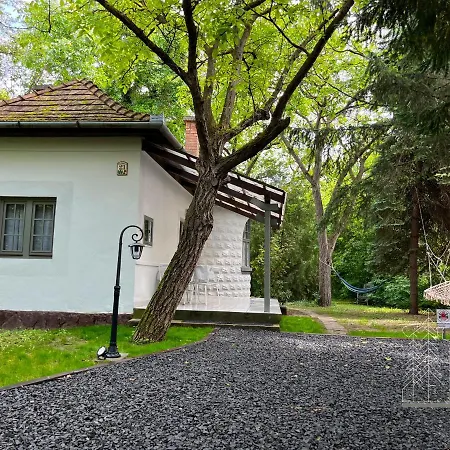 100 Eves Haz Ferienhaus